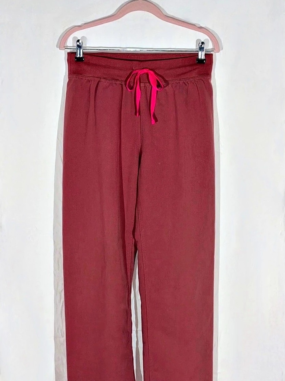 FIGS Straight Leg Scrub Pants in Red Size M